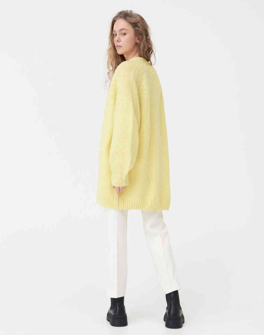 Кликните для увеличения изображения Желтый вязаный кардиган с тиснением, изображение 3